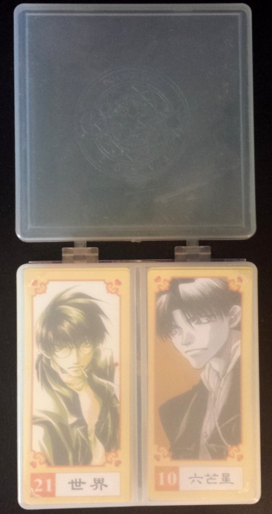 This is the kind of case you can toss in your bag with no worries about your cards. Perfect.